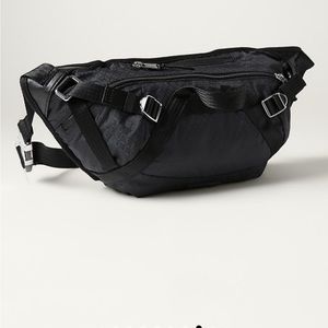 Like New Athleta Excursion Bag